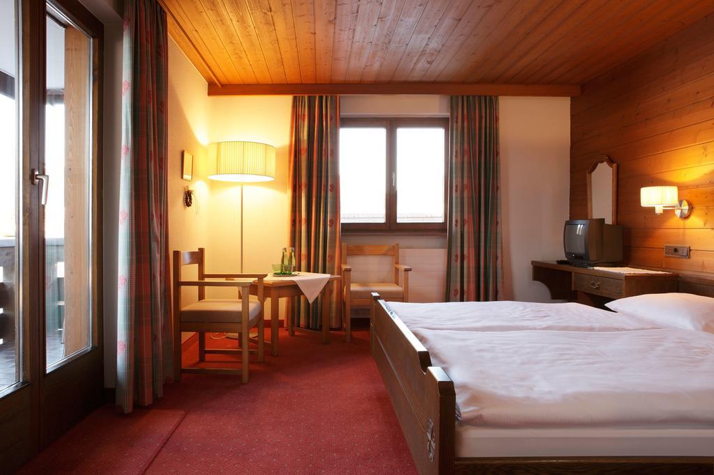 Hotel Gasthof Krone Hittisau Værelse billede
